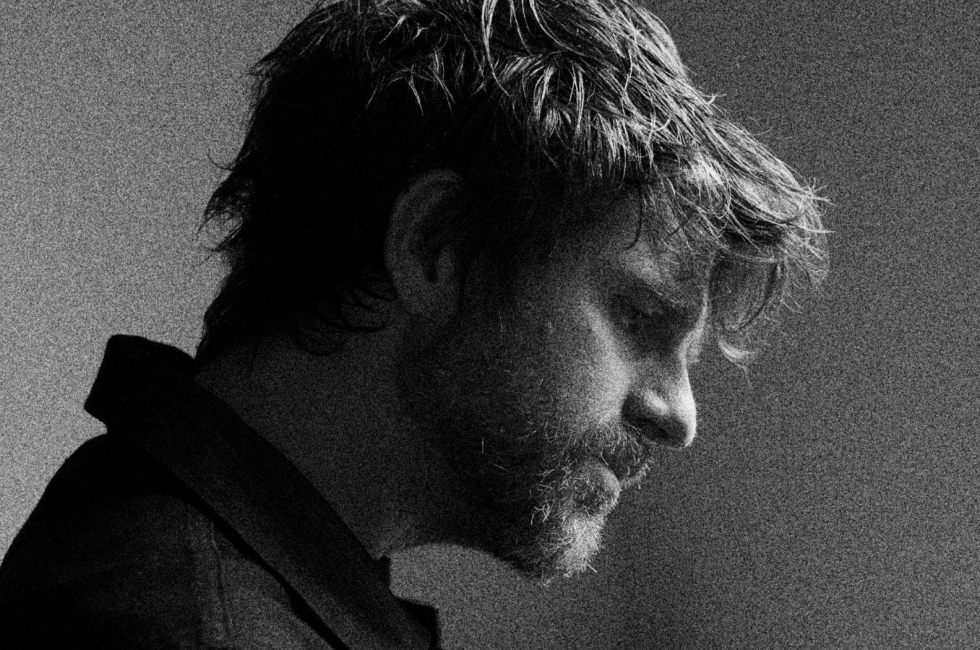 Au travers de la route